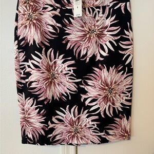 Ladies Ann Taylor Factory Size 4 Pencil Skirt